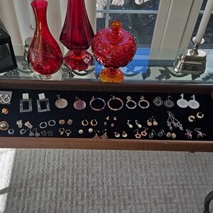 Jewelry Lot 31 Assorted Earrings Some without backs.